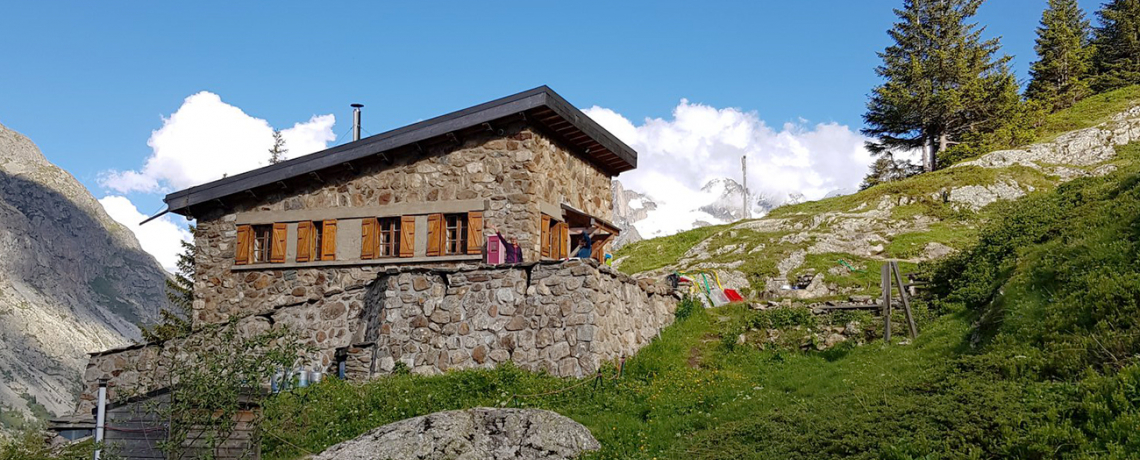 Mountain hut l&#039;Alpe du Pin