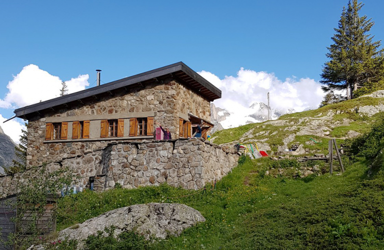Mountain hut l&#039;Alpe du Pin