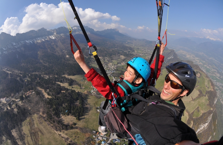 Paragliding courses and first flights
